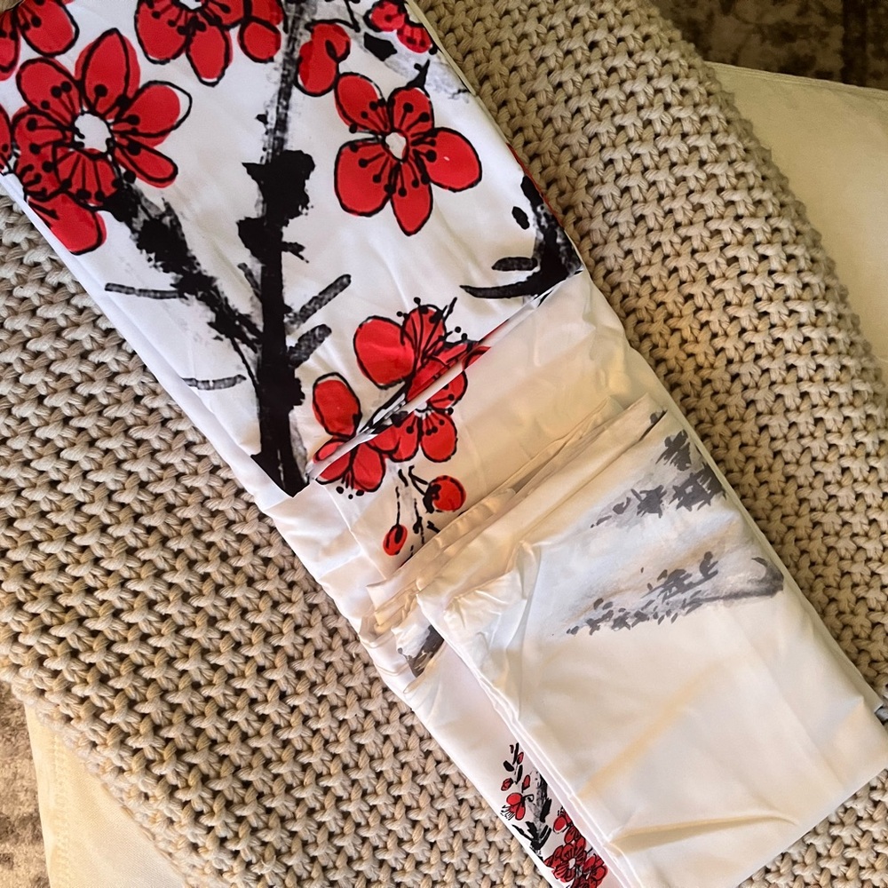 🆕Floral Red and White Bedding DUVET AND SHAMS FULL SIZE NWT